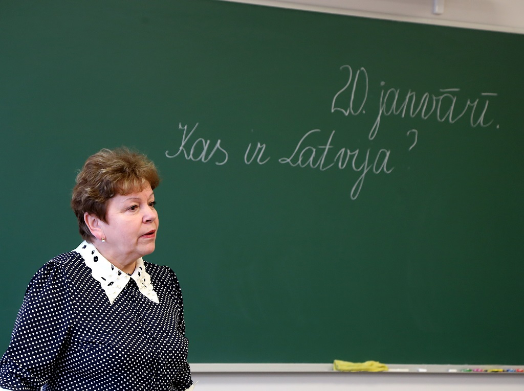 Преподаватель 9. Учитель труда женщина. Latvian teachers. Снежинск учитель труда Молоткевич Марина Владиславовна отзывы.